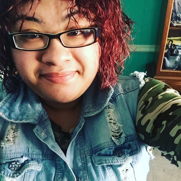 Meet your Posher, Jamila - Picture 1 of 4
