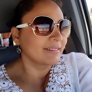 Meet your Posher, Veronica