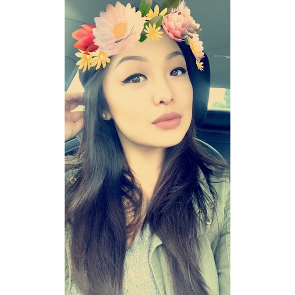 Meet Your Posher, Hannah! - Picture 2 of 4