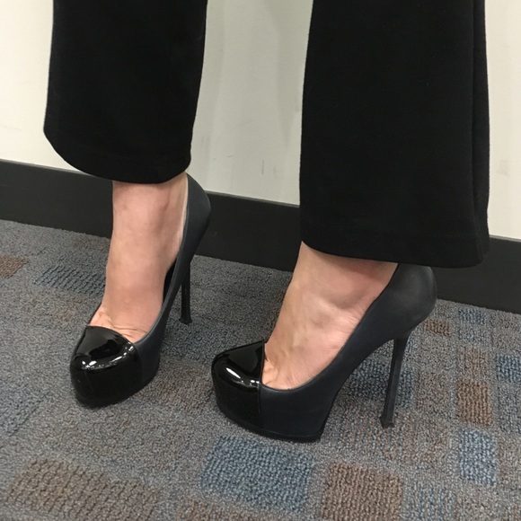 🔸 ysl navy pumps
