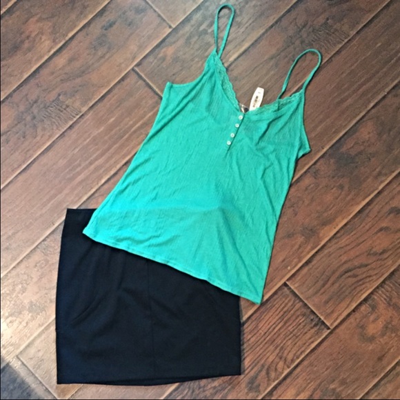 🎄SALE🎄 VS Lace Trim Henley Tank Top - Picture 3 of 4