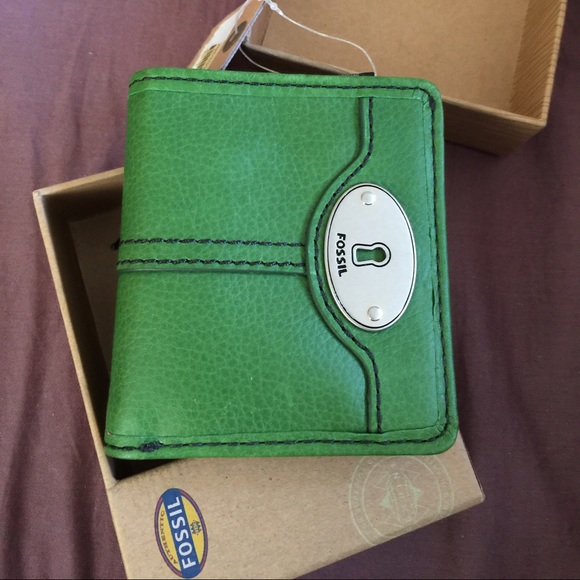 BRAND NEW FOSSIL WALLET. - Picture 1 of 3