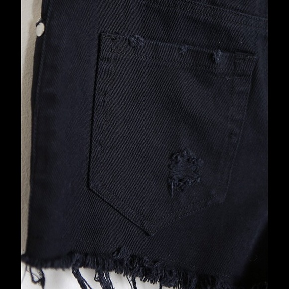 Harlow Lace-Up Shorts (S, M, L) - Picture 3 of 4