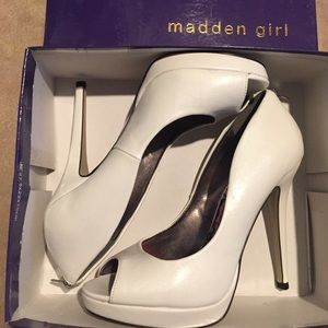 NEW Madden zipper back pumps