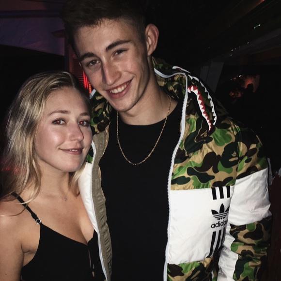 Meet your Posher, Lindsay - Picture 3 of 5