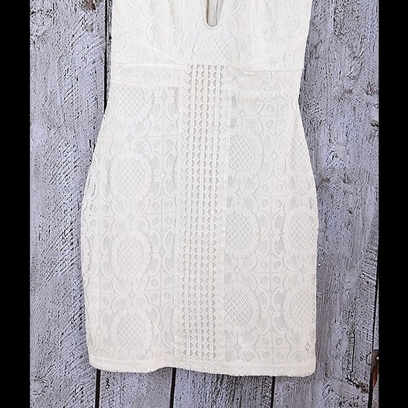 💕 SUMMER SALE 💕 Evangeline Lace Bodycon Dress - Picture 2 of 2