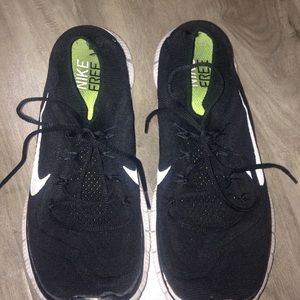 Black Nike Freeknits