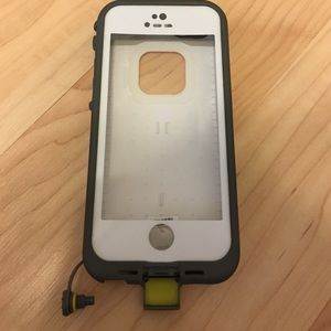 Gently used IPhone 5s lifeproof