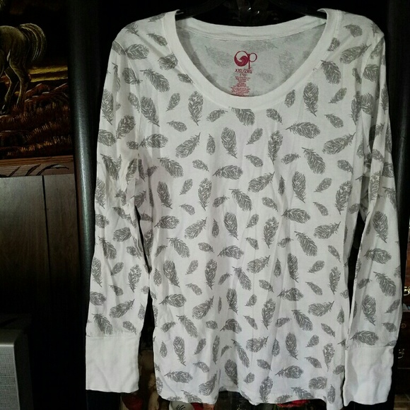 Women's long sleeved op. Tee. - Picture 2 of 4