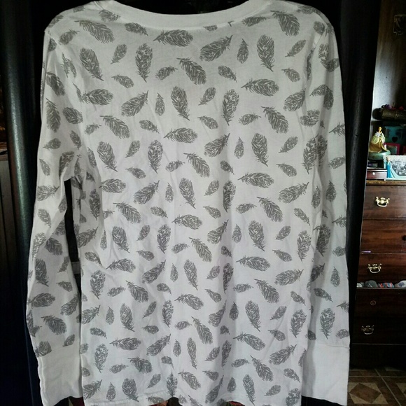 Women's long sleeved op. Tee. - Picture 4 of 4