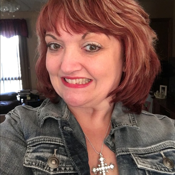 Meet your Posher, Colleen - Picture 1 of 1