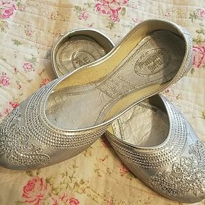 Silver Punjabi Jutti: US Size: 6.5