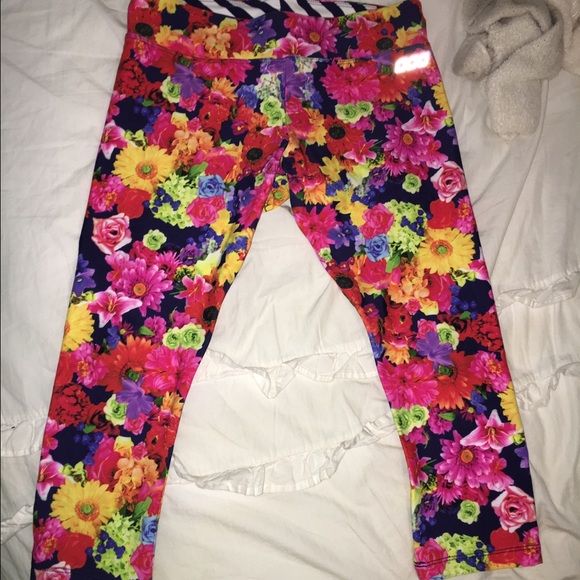 Floral Lorna Jane crop pants