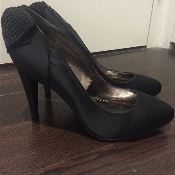 Shoes - Picture 2 of 4