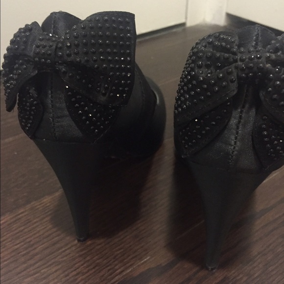 Shoes - Picture 3 of 4