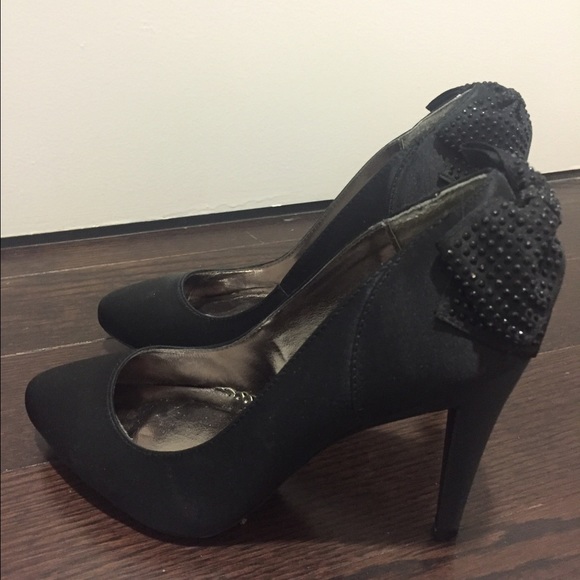 Shoes - Picture 4 of 4