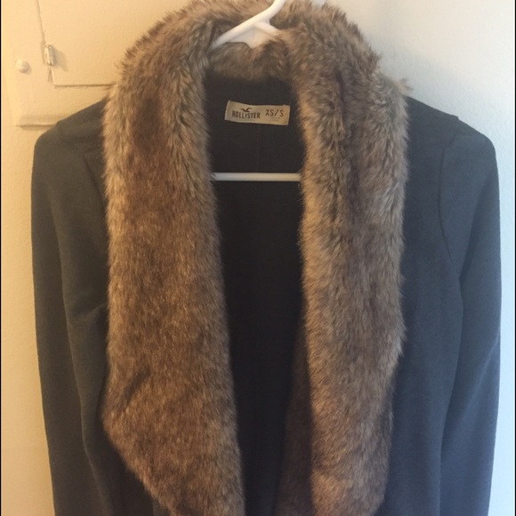 Grey sweater with fur collar