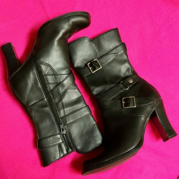 Heeled black leather boots
