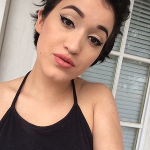 Meet your Posher, Elise