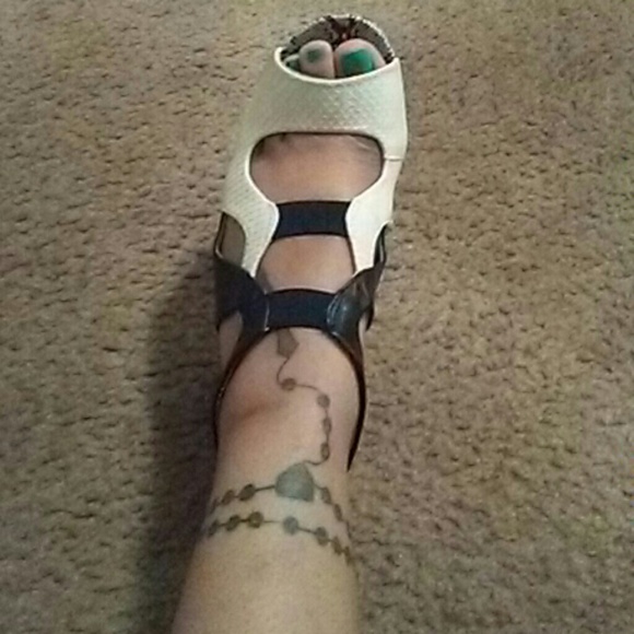 Heels - Picture 2 of 4