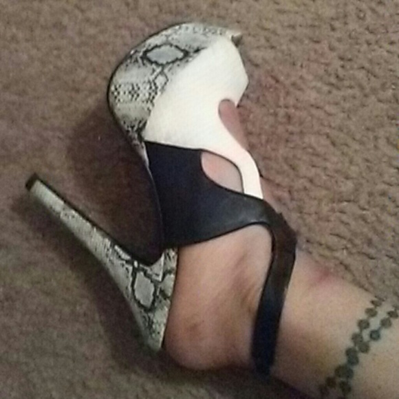 Heels - Picture 3 of 4