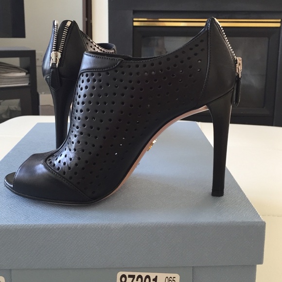Authentic Prada black leather Booties - Picture 4 of 4