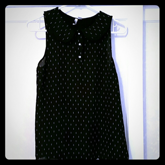 No sleeve black top