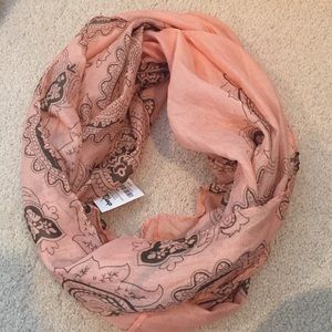 NWT light weight Charlotte Russe circle scarf
