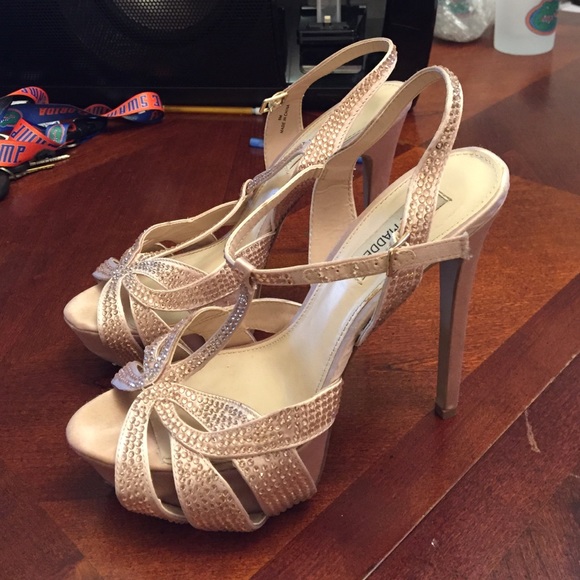 BRAND NEW!! Steve Madden pumps with sparkles
