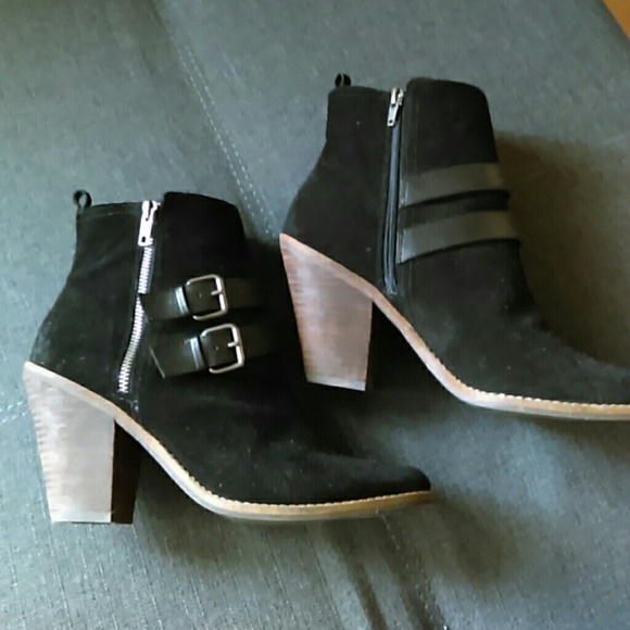 DV Black suede booties