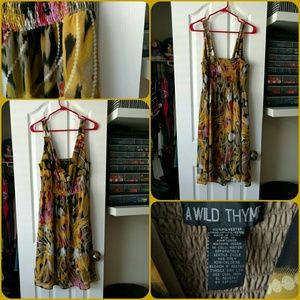 Sleeveless and patterned Dress