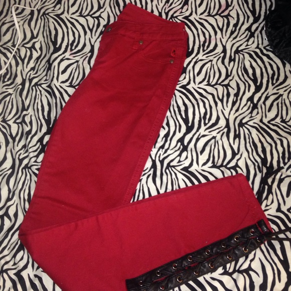 Red skinny jeans!!