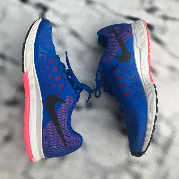 Nike Sneakers 💕 - Picture 2 of 4