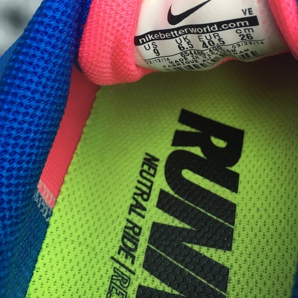 Nike Sneakers 💕 - Picture 4 of 4