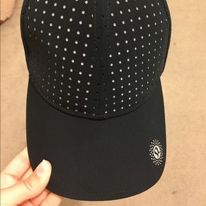 Lululemon Seawheeze 2015 Black finishers hat NWT