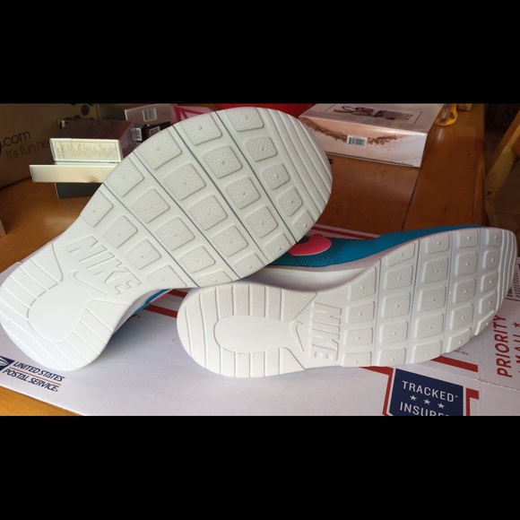 🚫SOLD🚫SOLD at ♏ ️Nike Roshe Shoes🚫 - Picture 4 of 4