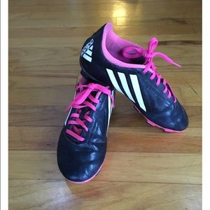 Girls soccer cleats size 3.5