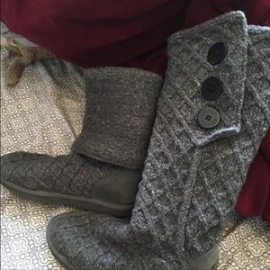 Size 8 knit UGGS