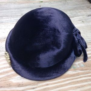 Vintage navy velvet hat with pearls. Some dents.