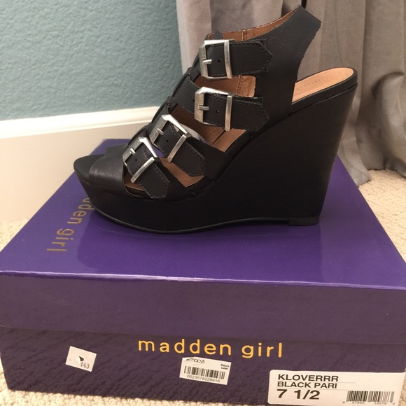 Madden Girl Wedge