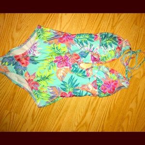 ROXY ONE PIECE SIZE L NEVER WORN