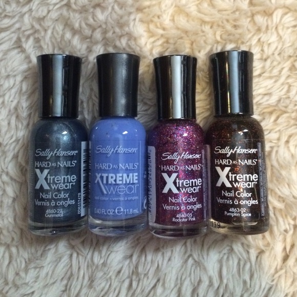 Sally Hansen Nail polish bundle!! $3!!!!