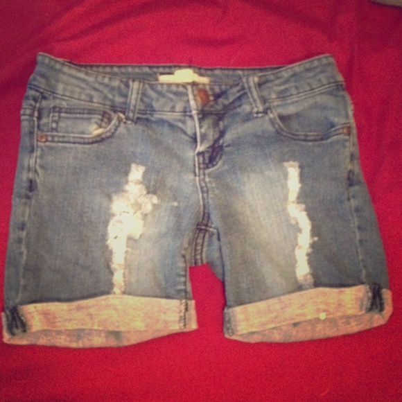 2.1 Denim distressed cuffed shorts