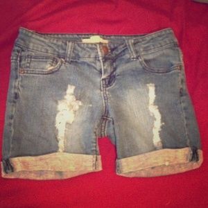 2.1 Denim distressed cuffed shorts
