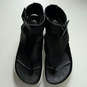 Leather sandals 7.5