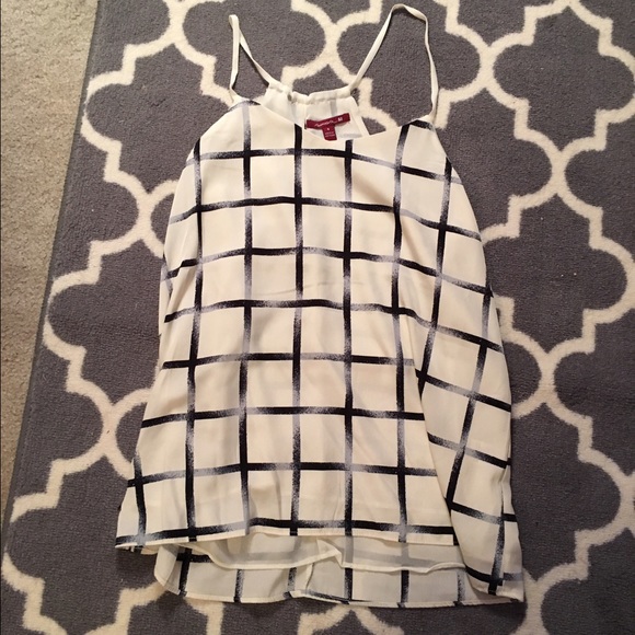 Tops - Beautiful black and white tank top