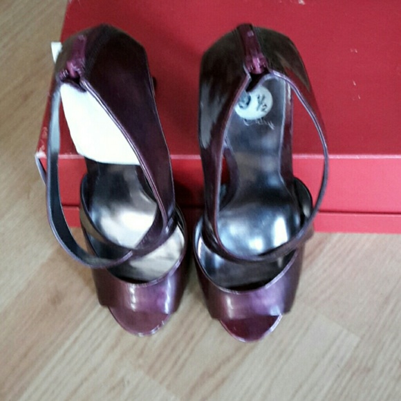 Shoes - Picture 4 of 4