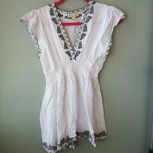 White tunic black details