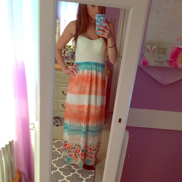 Dresses & Skirts - Beautiful maxi dress