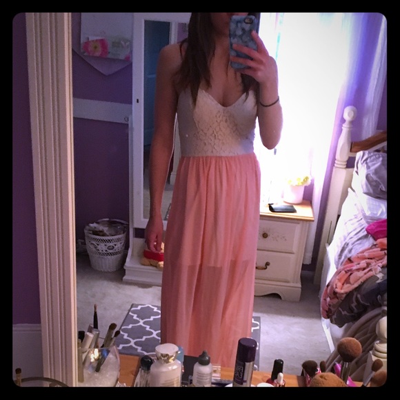 Dresses & Skirts - Beautiful pink and white dress